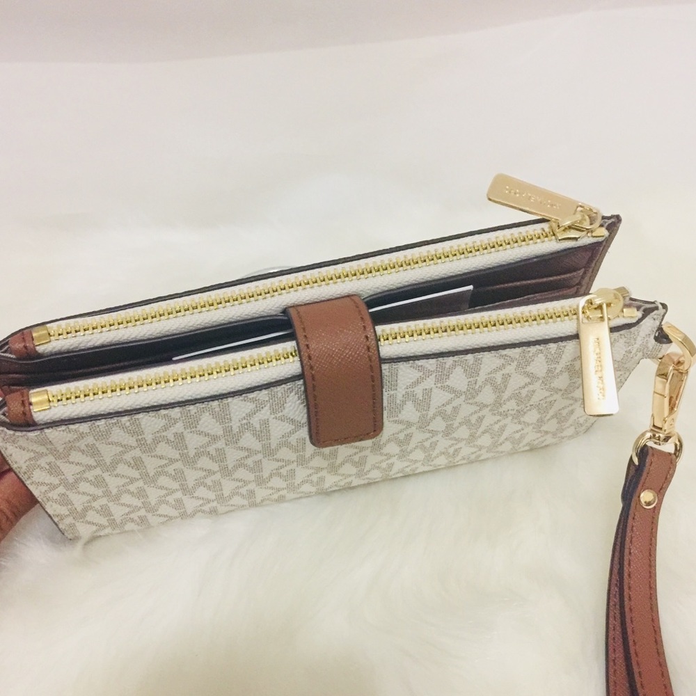 Michael Kors Vanilla Double Zip Wallet Wristlet - Picture 4 of 8